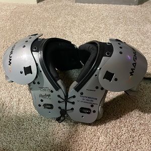 Rawlings Magnum Youth Football Shoulder Pads